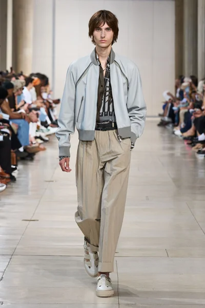 Look 37